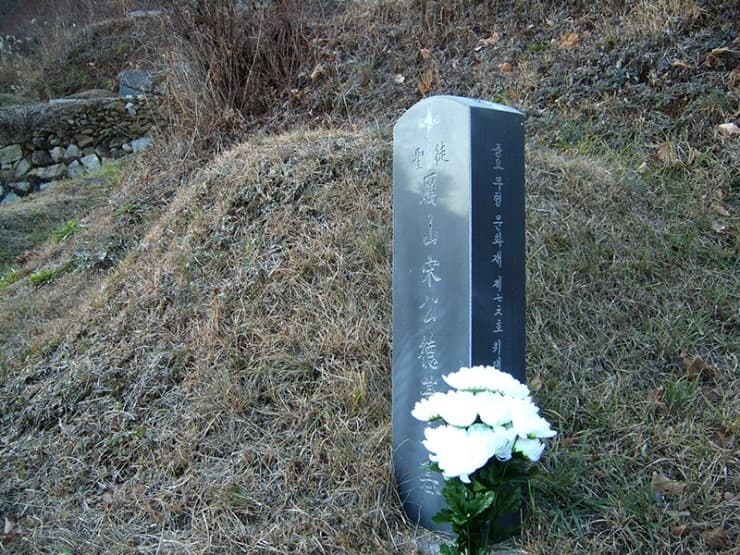 grave1.jpg