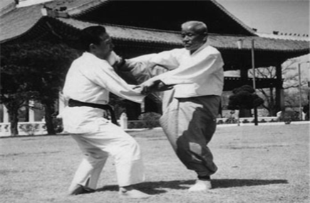 김창수와 송덕기 경회루 시연