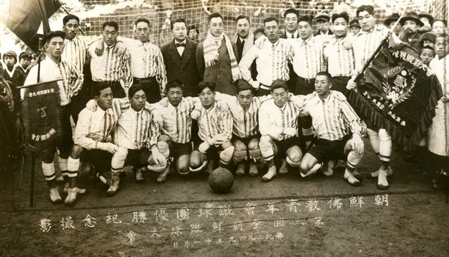 불교청년회 축구단 우승사진